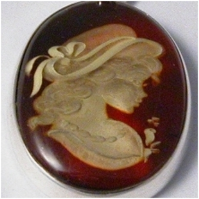 Amber pendant "Cameo" 3