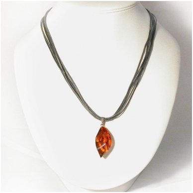 Amber pendant 2