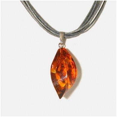 Amber pendant 3