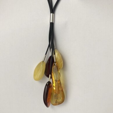 Five string amber pendant 4