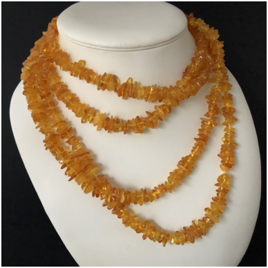 Long necklace of amber