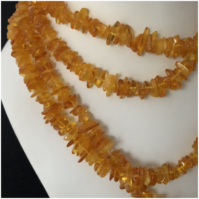 Long necklace of amber 2